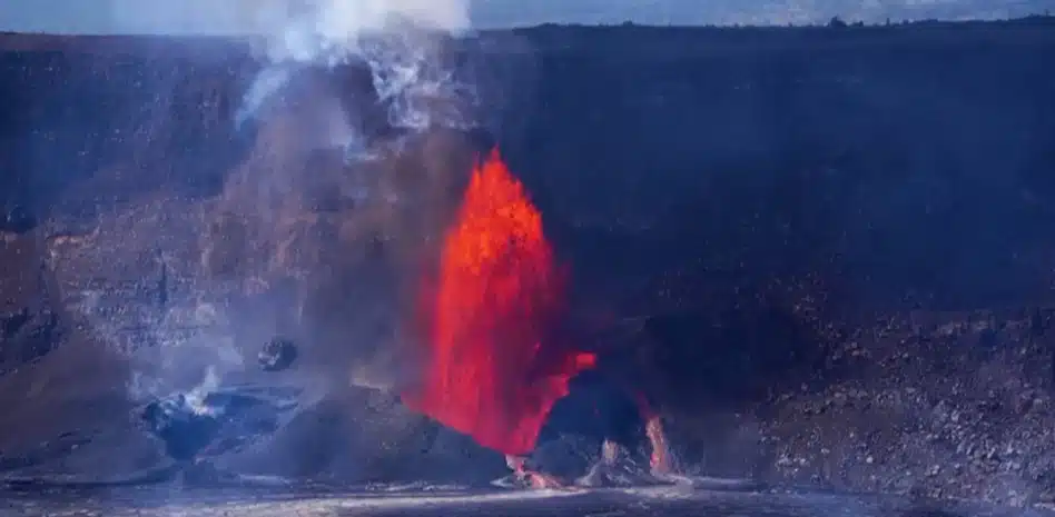 ¡Se activa el volcán Kilauea! Reportan expulsiones de lava de hasta 100 metros de altura