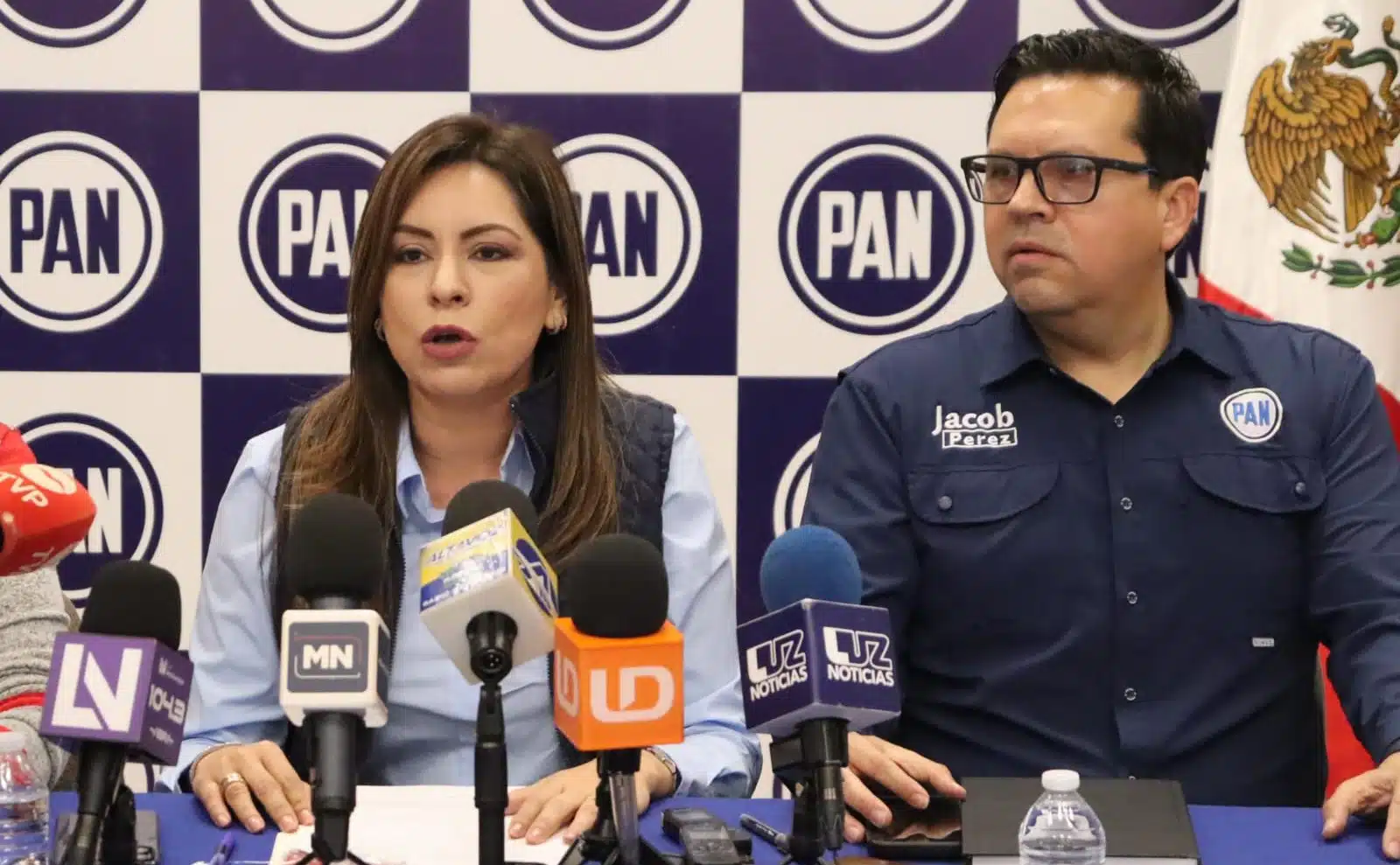 Wendy Barajas habla con la prensa de Sinaloa