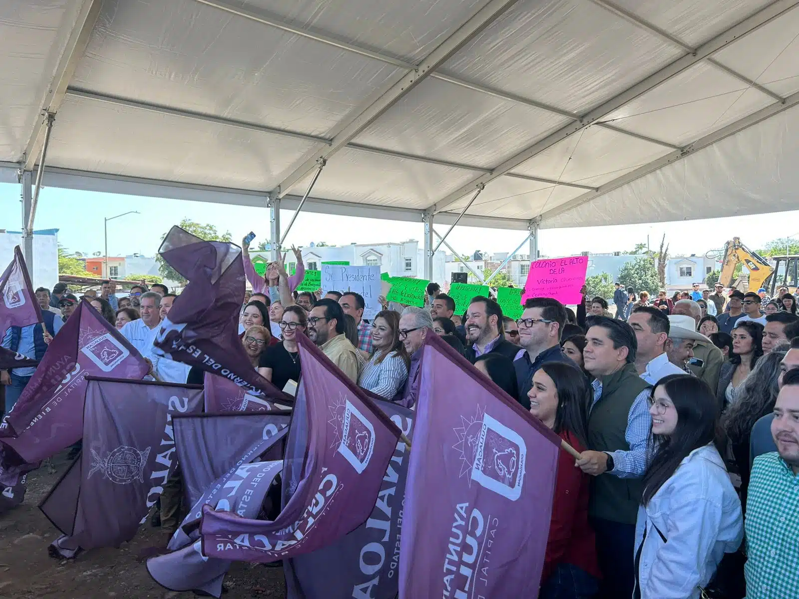 Banderazo obra gobierno