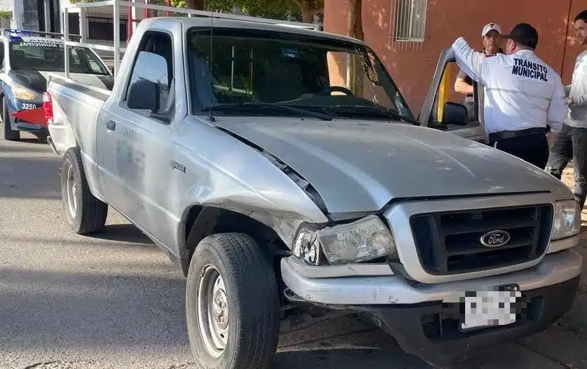 Camioneta Ford Ranger gris