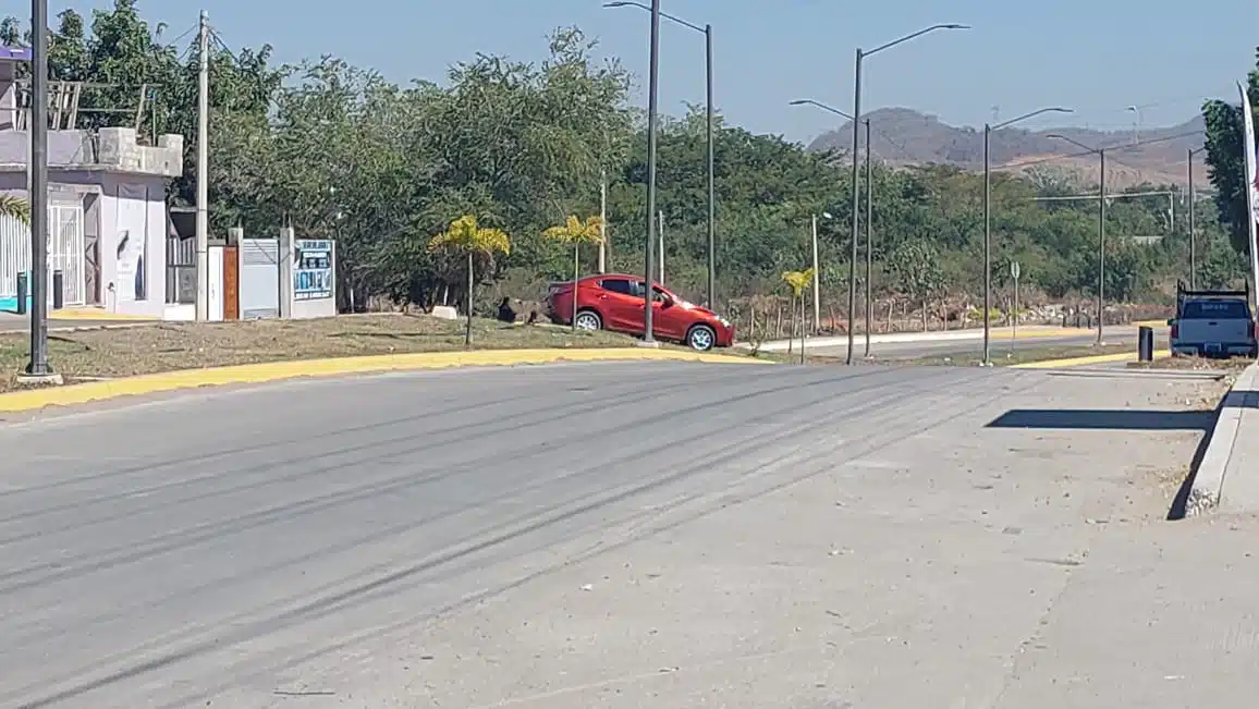 Carro en calles de Mazatlán