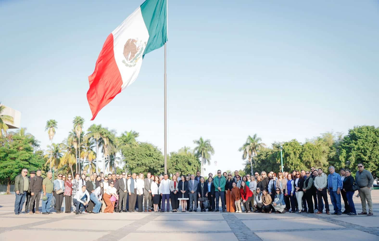 Izamiento de la bandera de México en Culiacán
