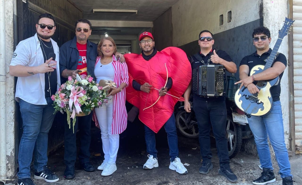 Locutores y pareja de enamorados