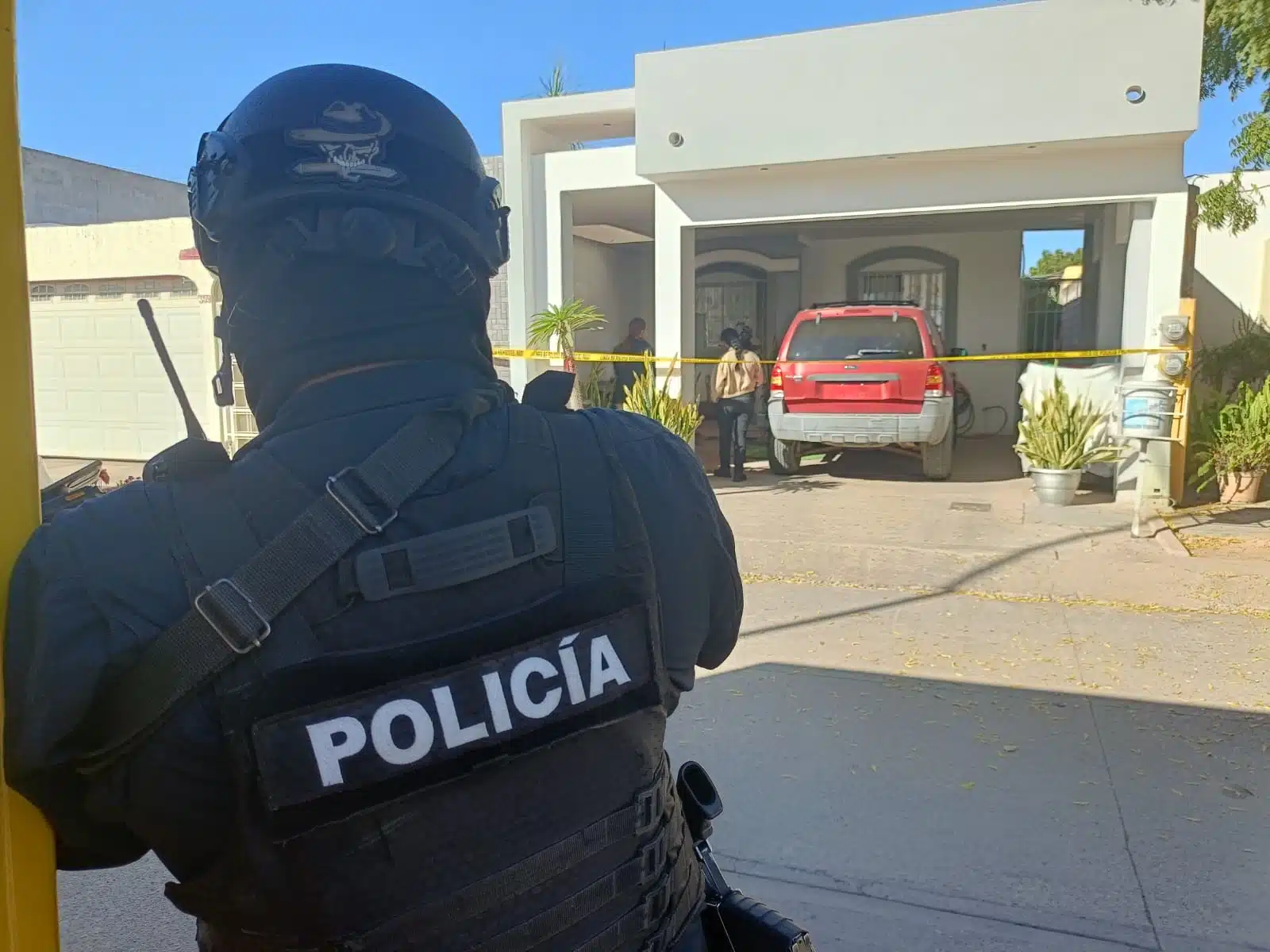 Policía en domicilio donde se encontró a víctima de feminicidio