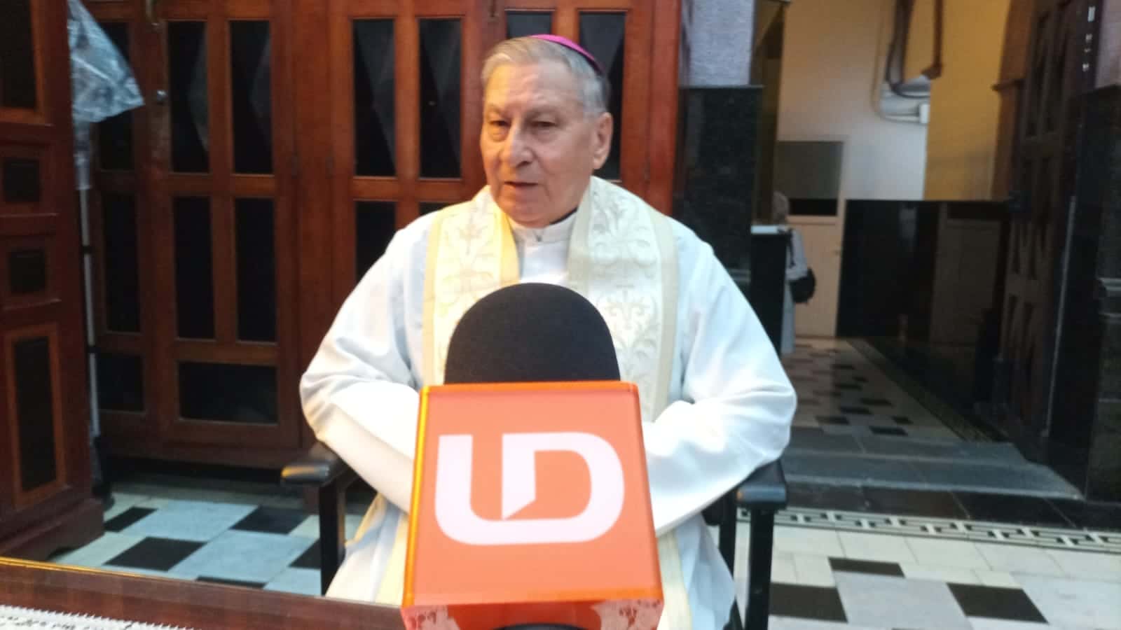 Obispo de la Diócesis de Mazatlán, Mario Espinosa Contreras declarando los cuidados que se deben que tener estas fechas.