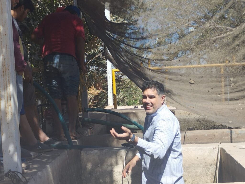 Personal de Coepriss en la planta potabilizadora del ejido La Arrocera.