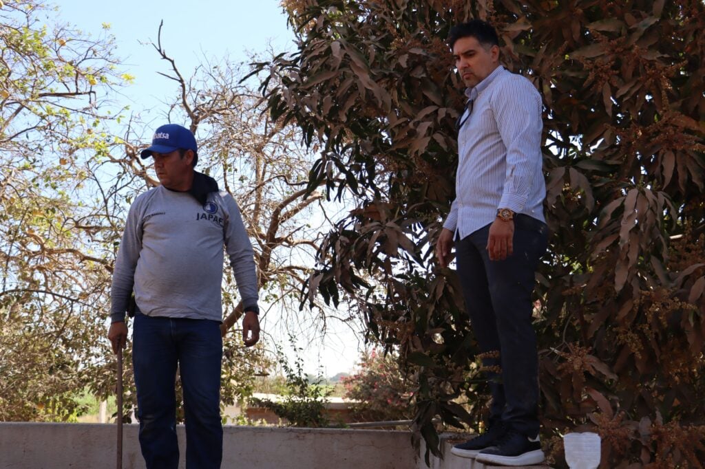 Personal de Japac y Coepriss en la planta potabilizadora del ejido La Arrocera.