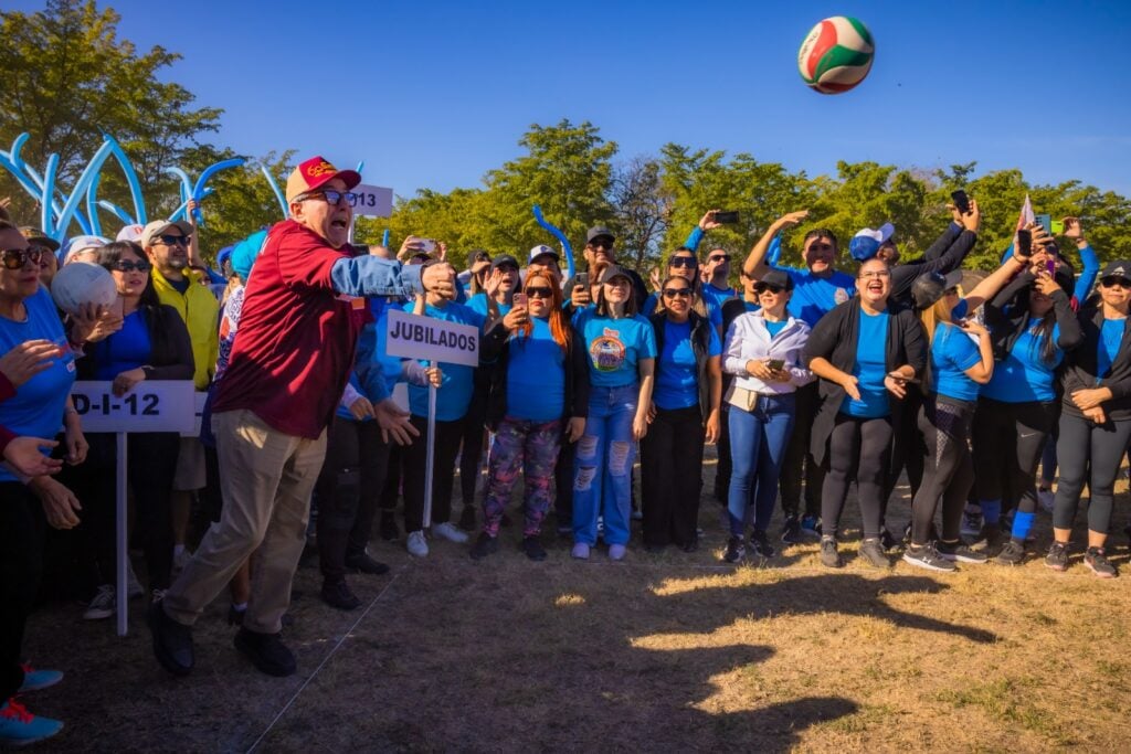 Rubén Rocha Moya en inaguración de torneo de voleibol