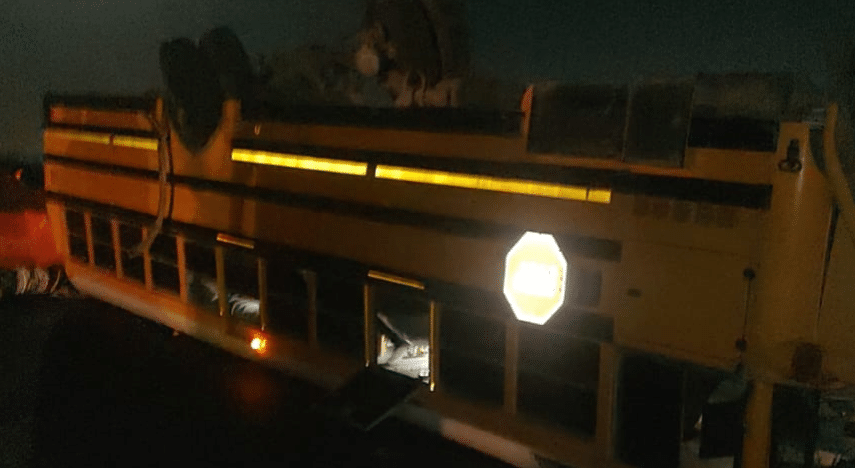 Camión volcado en la carretera México 15