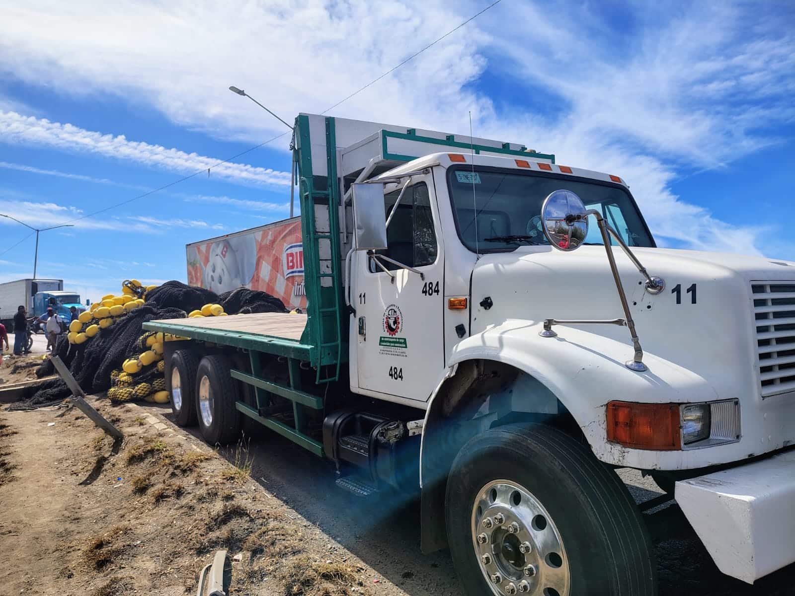 Accidente vial provocando un convoy de camiones de carga, ocurrido en Mazatlán.