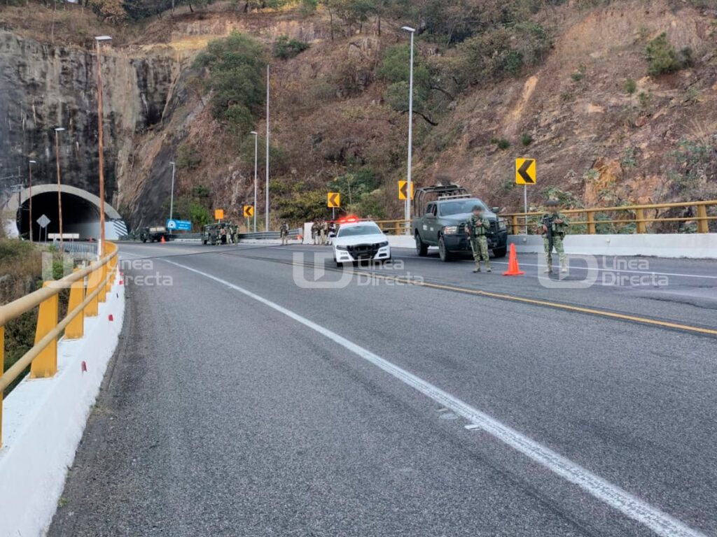 Abandonan cuatro cuerpos en un túnel de la maxipista Mazatlán-Durango