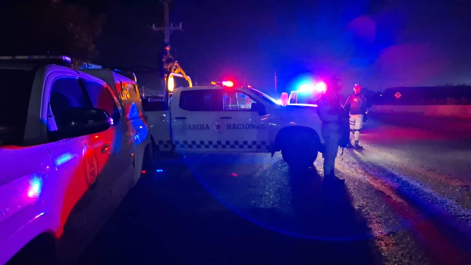 Elementos de la Guardia Nacional resguardan carretera