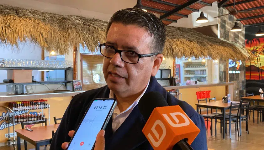 Entrevista de Línea Directa y prensa de Sinaloa al director del Cetis 108, Guasave