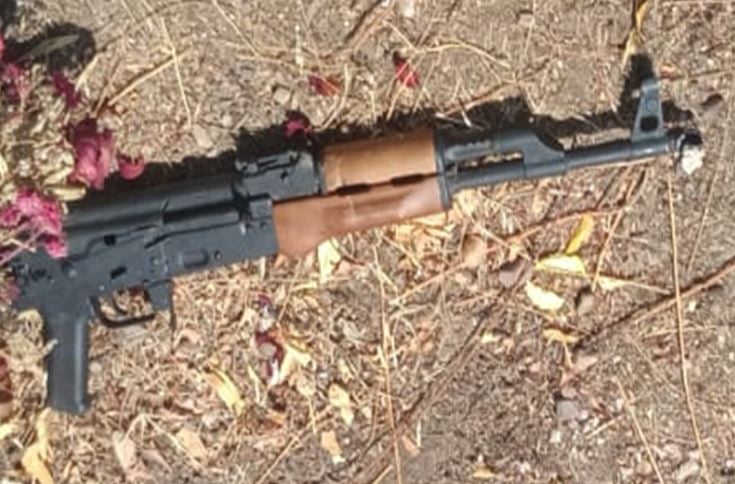 Arma larga Ak-47.