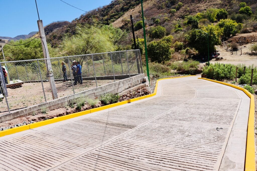 Pavimentación en calle de Badiraguato