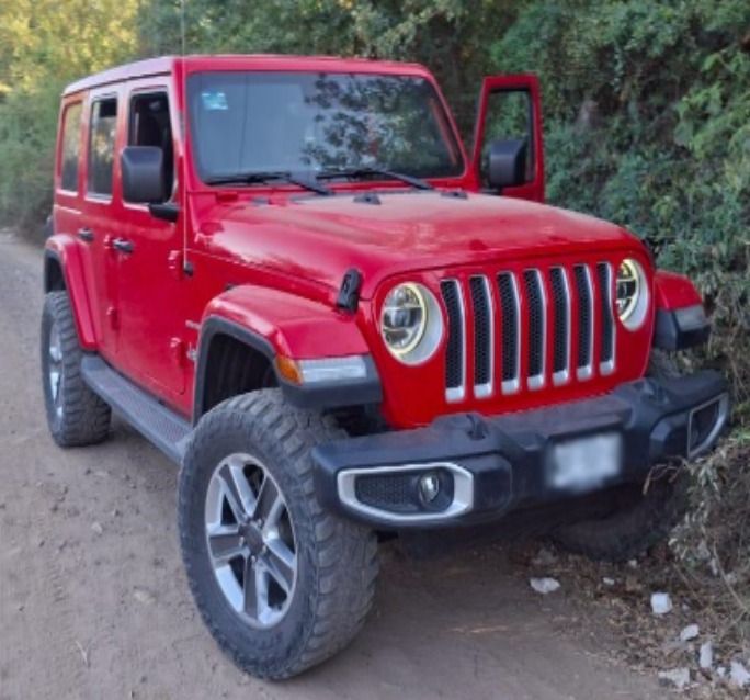 Camioneta Jeep asegurada.