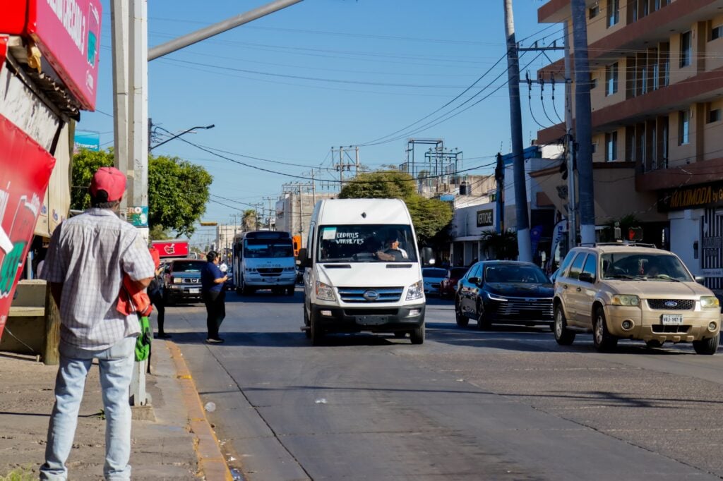 Camioneta de transporte urbano híbrido