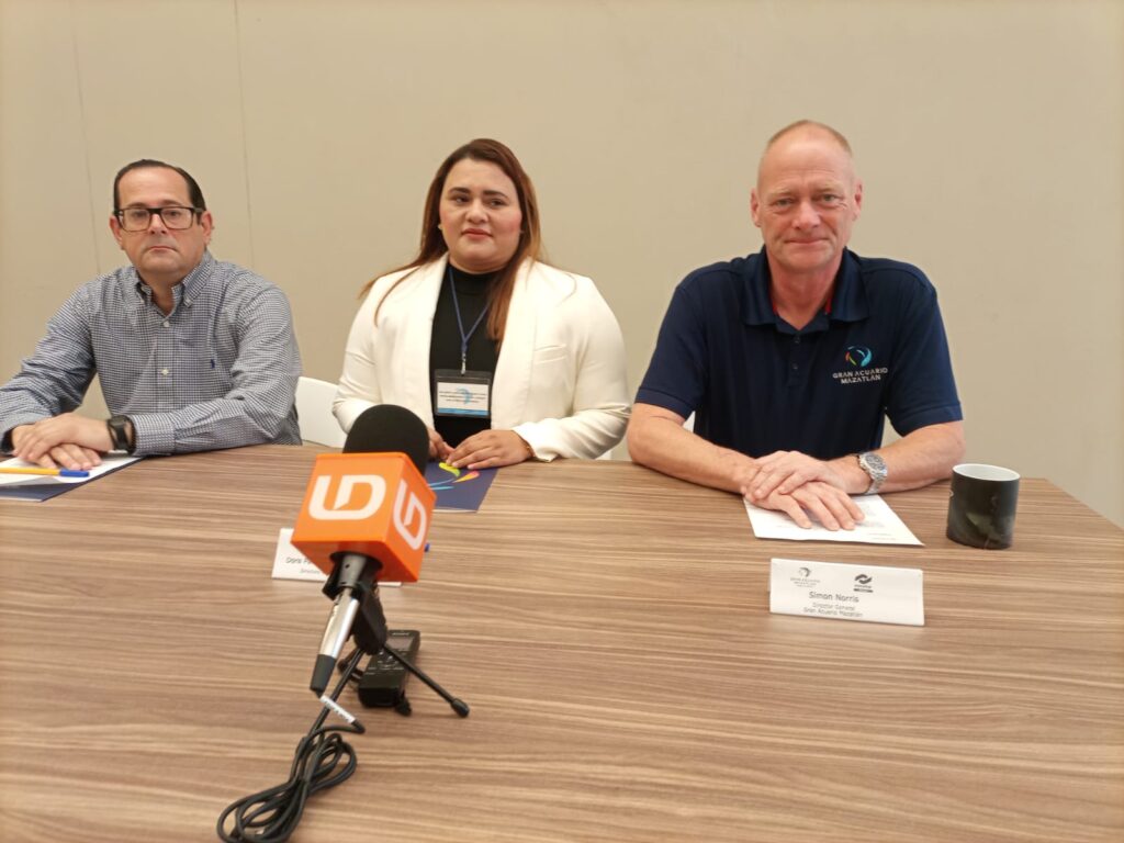 Directivos de Conalep Mazatlán I y Gran Acuario Mazatlán