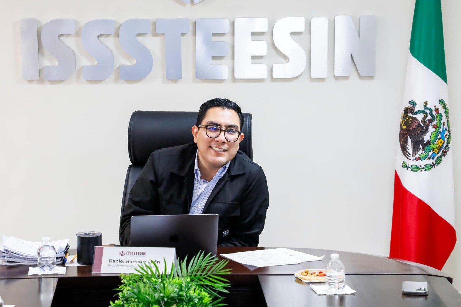 Daniel Ramírez León deja la dirección del ISSSTESIN