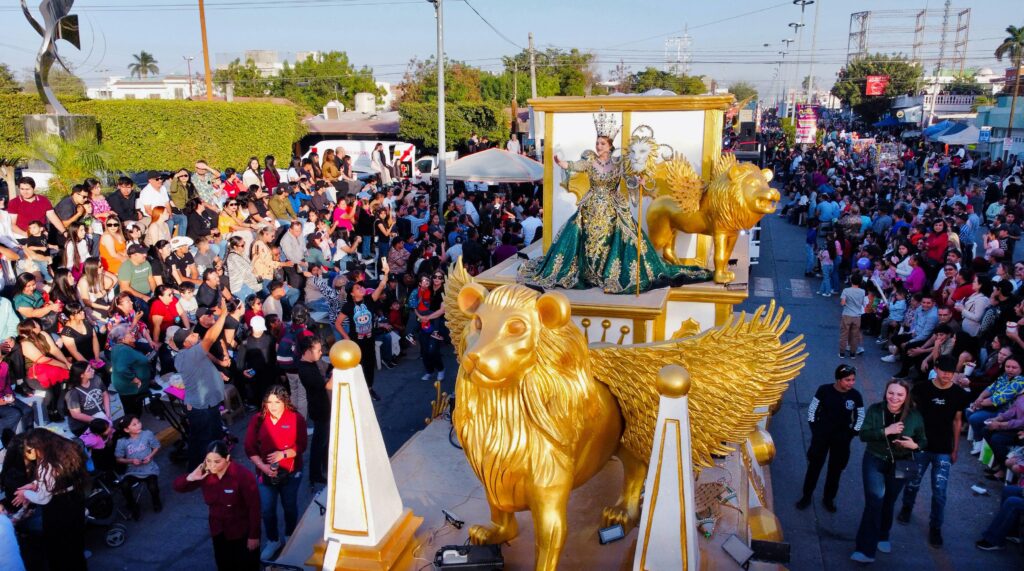 Desfile de carros alegóricos del Carnaval Guamúchil