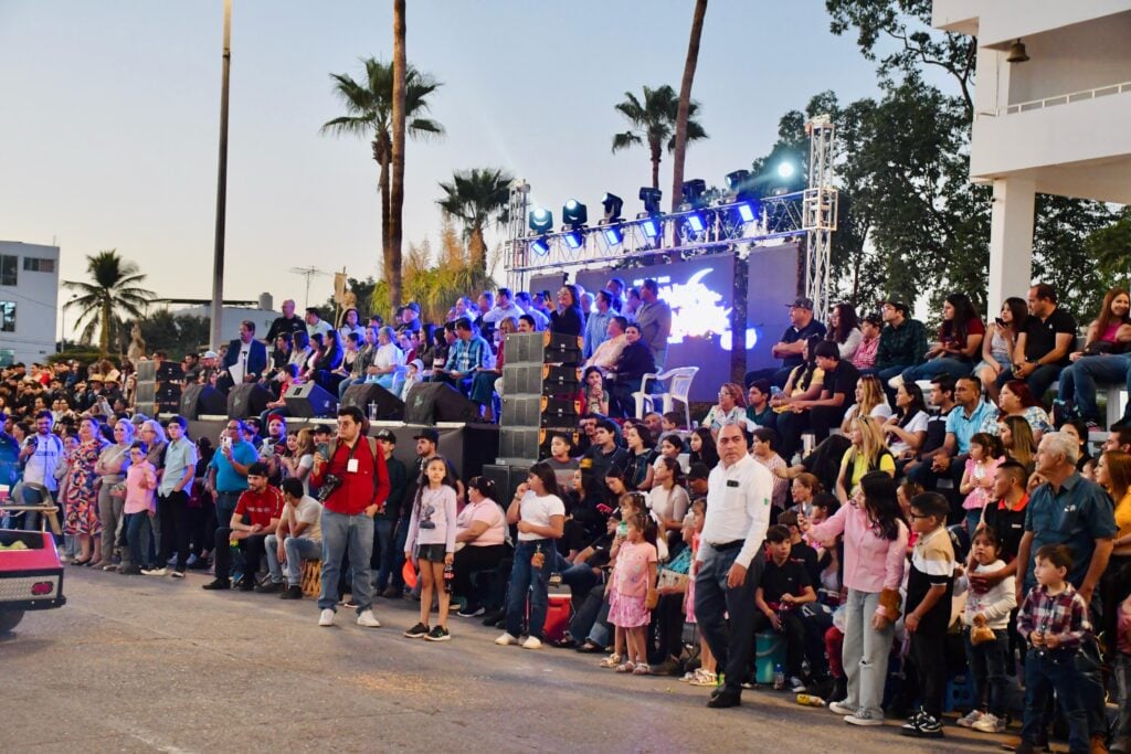 Desfile de carros alegóricos del Carnaval Guamúchil