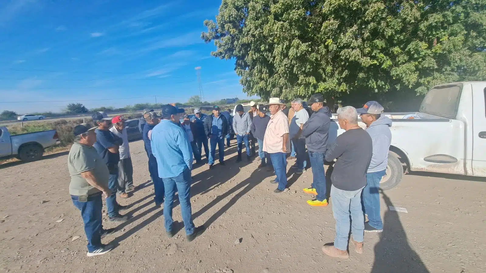 Ejidatarios de Las Vacas en Juan José Ríos