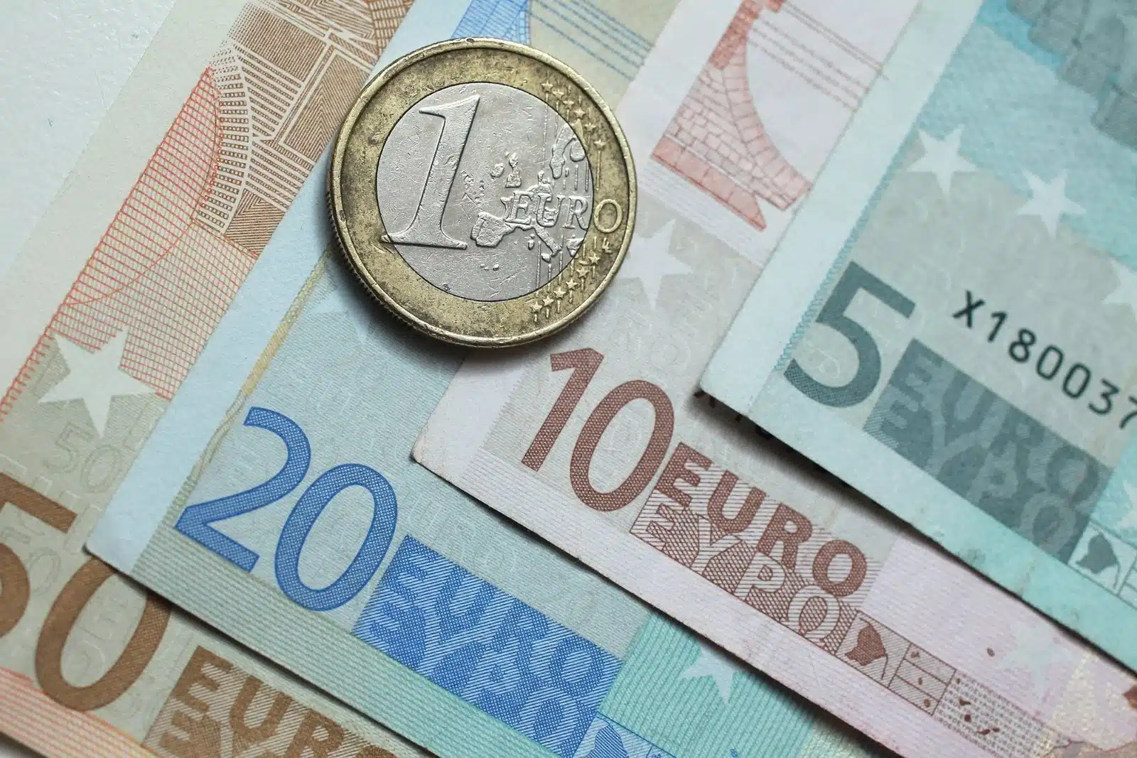 El peso mexicano se fortalece frente al euro