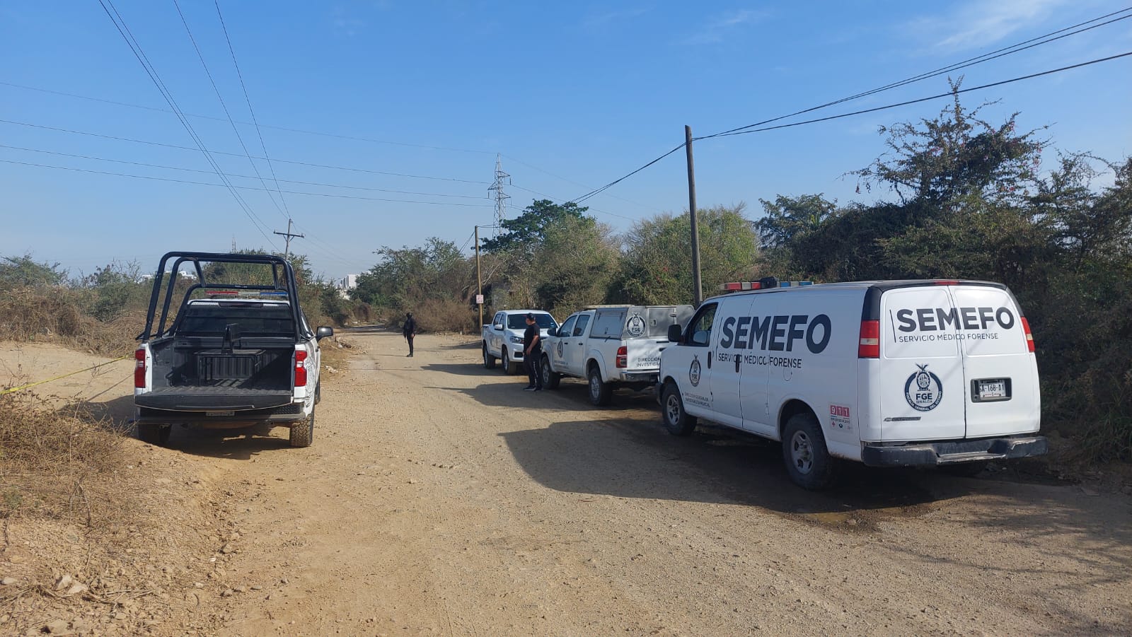 Encuentran a un hombre sin vida en un camino de terracería