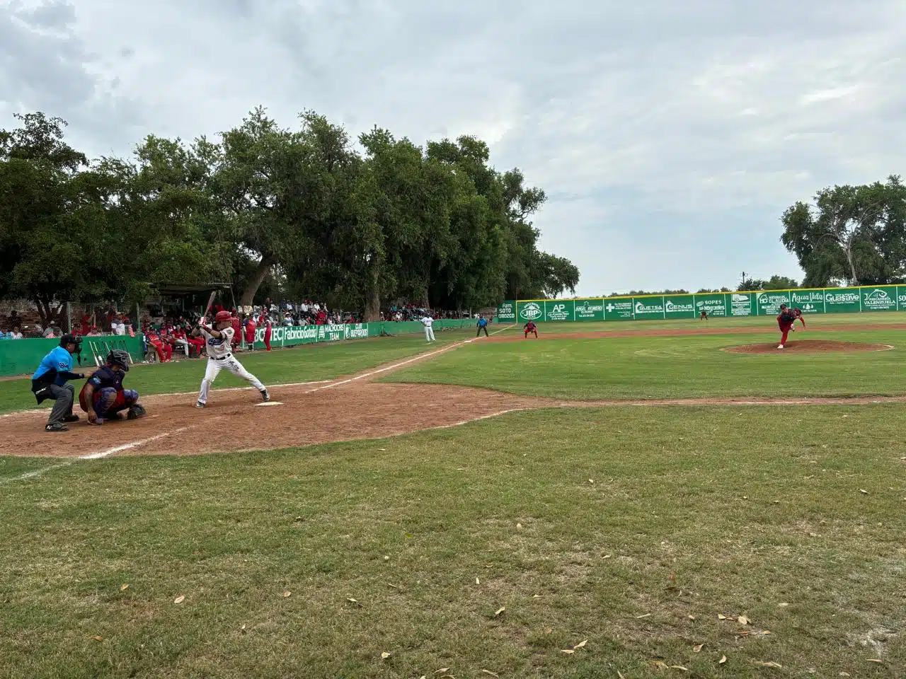 Explotan ofensivas en el arranque de la Peimbert Camacho en Guasave