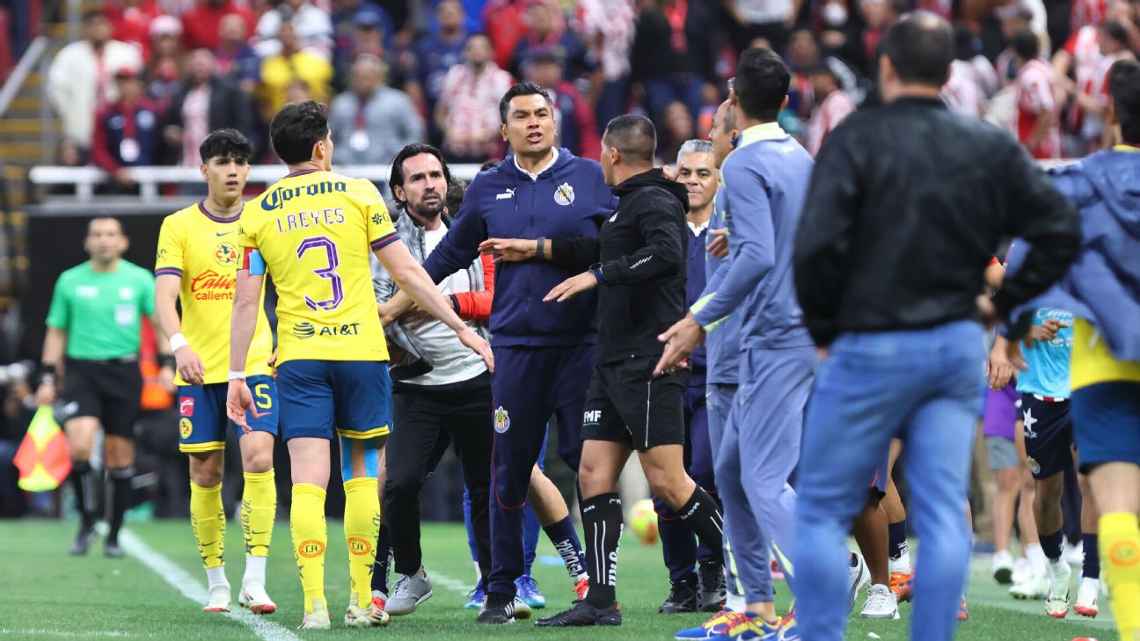 Gerardo Espinoza tras ser expulsado en el Clásico Nacional entre Chivas y América el pasado sábado