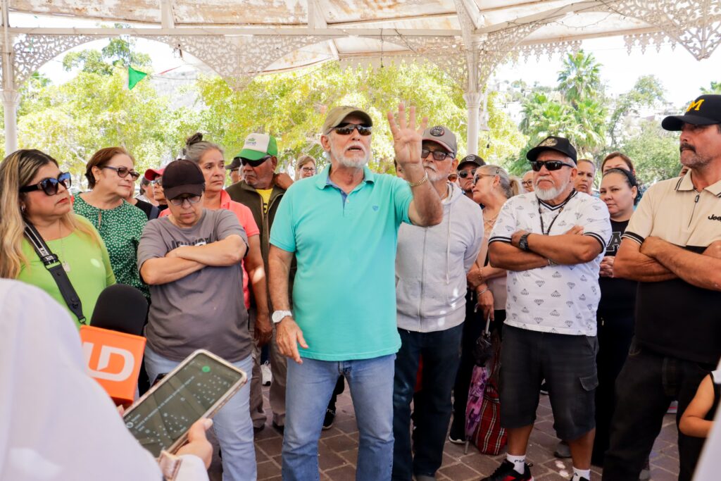 Habitantes de Topolobampo se manifiestan ante la falta de agua