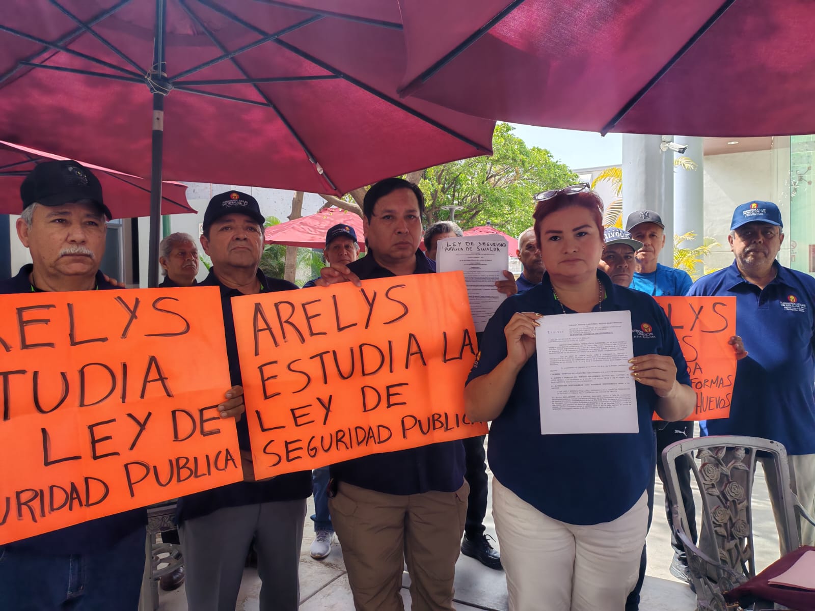 Integrantes de Guerreros Azules piden reunión con diputada