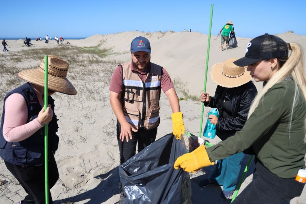 Jornada de limpieza de playas de Sebides se realizó en El Tambor, Navolato