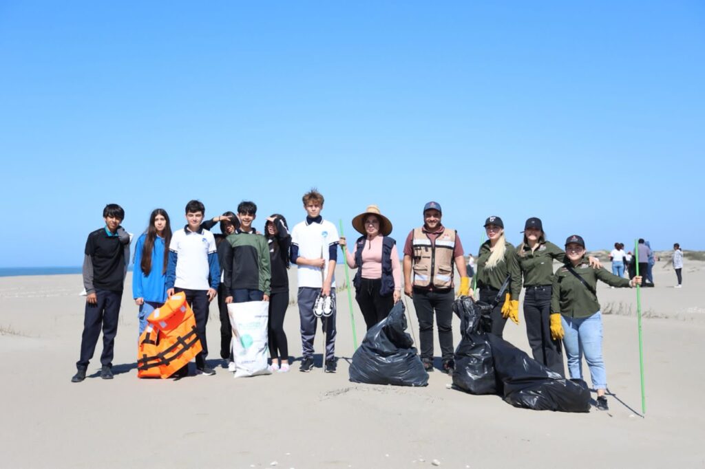 Jornada de limpieza de playas de Sebides se realizó en El Tambor, Navolato