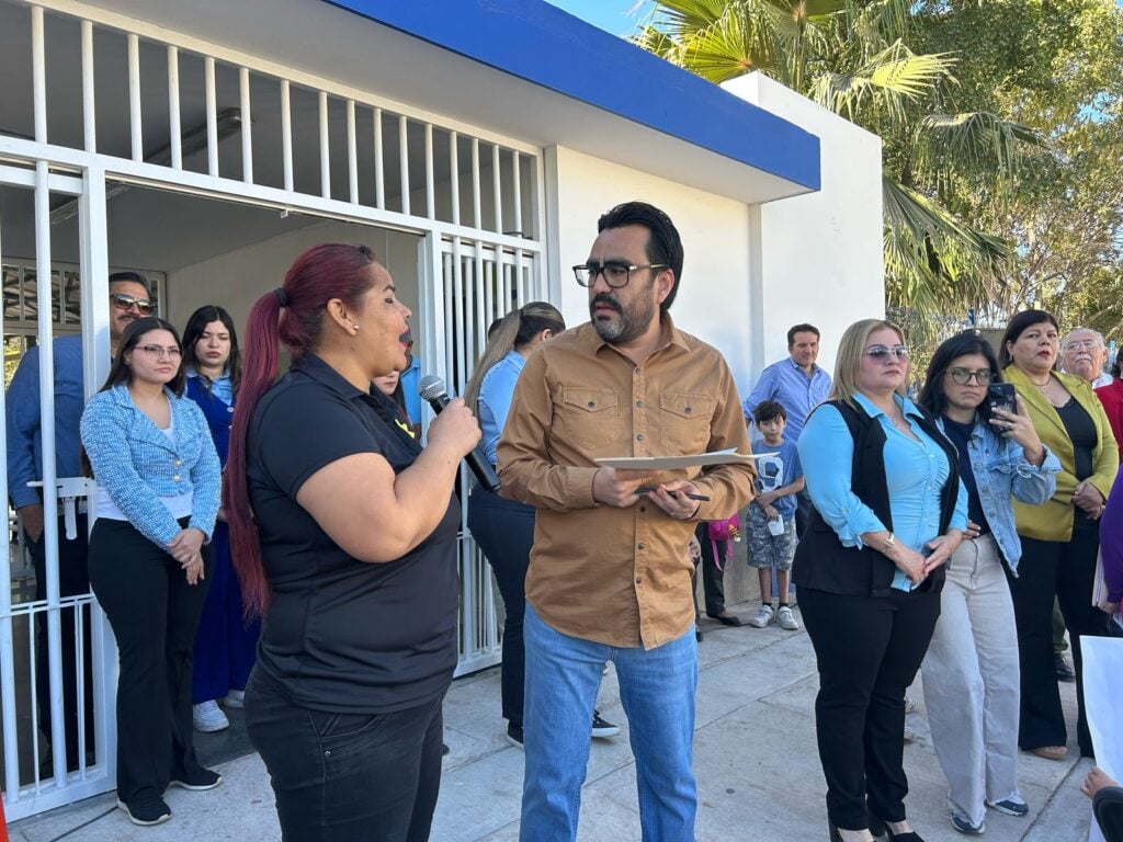 Juan de Dios Gámez entrega en la colonia Progreso