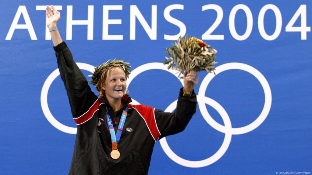 Kirsty Coventry, nadadora medallista de oro originaria de Zimbabue, primera mujer presidenta del COI