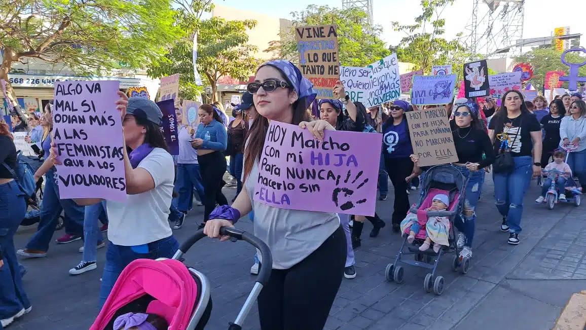 MARCHA 8M LOS MOCHIS