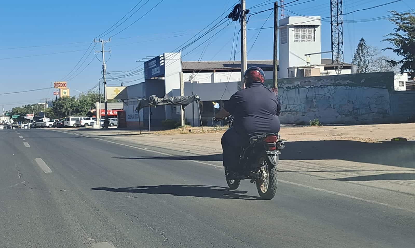 Motociclista en Salvador Alvarado