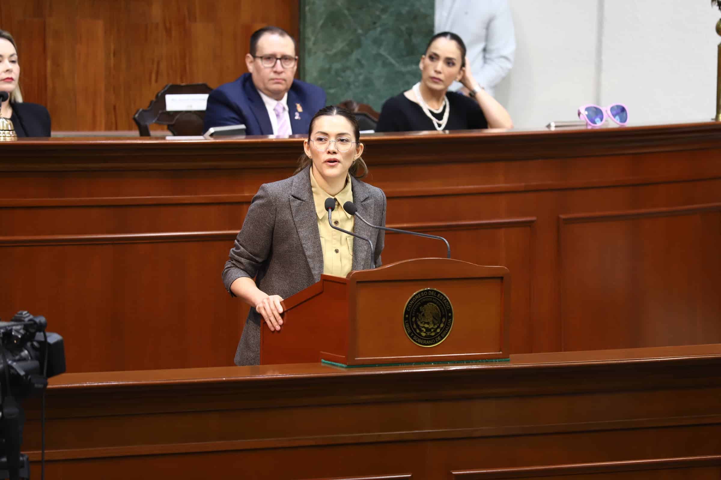 María del Rosario Espinoza en el Congreso Sinaloa