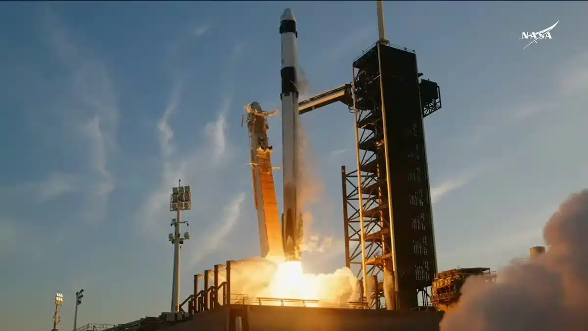 Misión Crew-10 despega con éxito para relevar a astronautas varados en la EEI