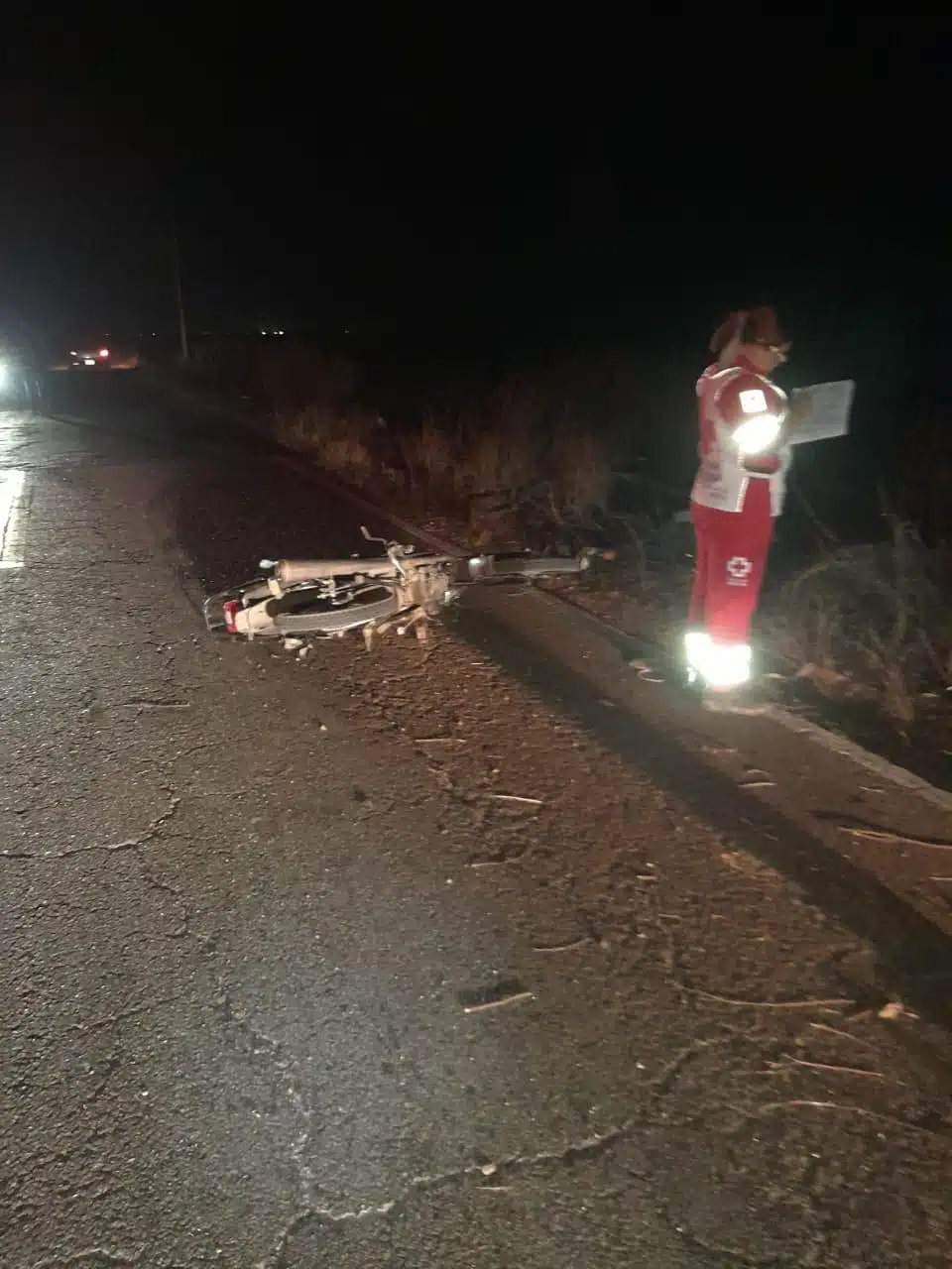 Muere joven motociclista al derrapar por la carretera estatal Escuinapa-Teacapán