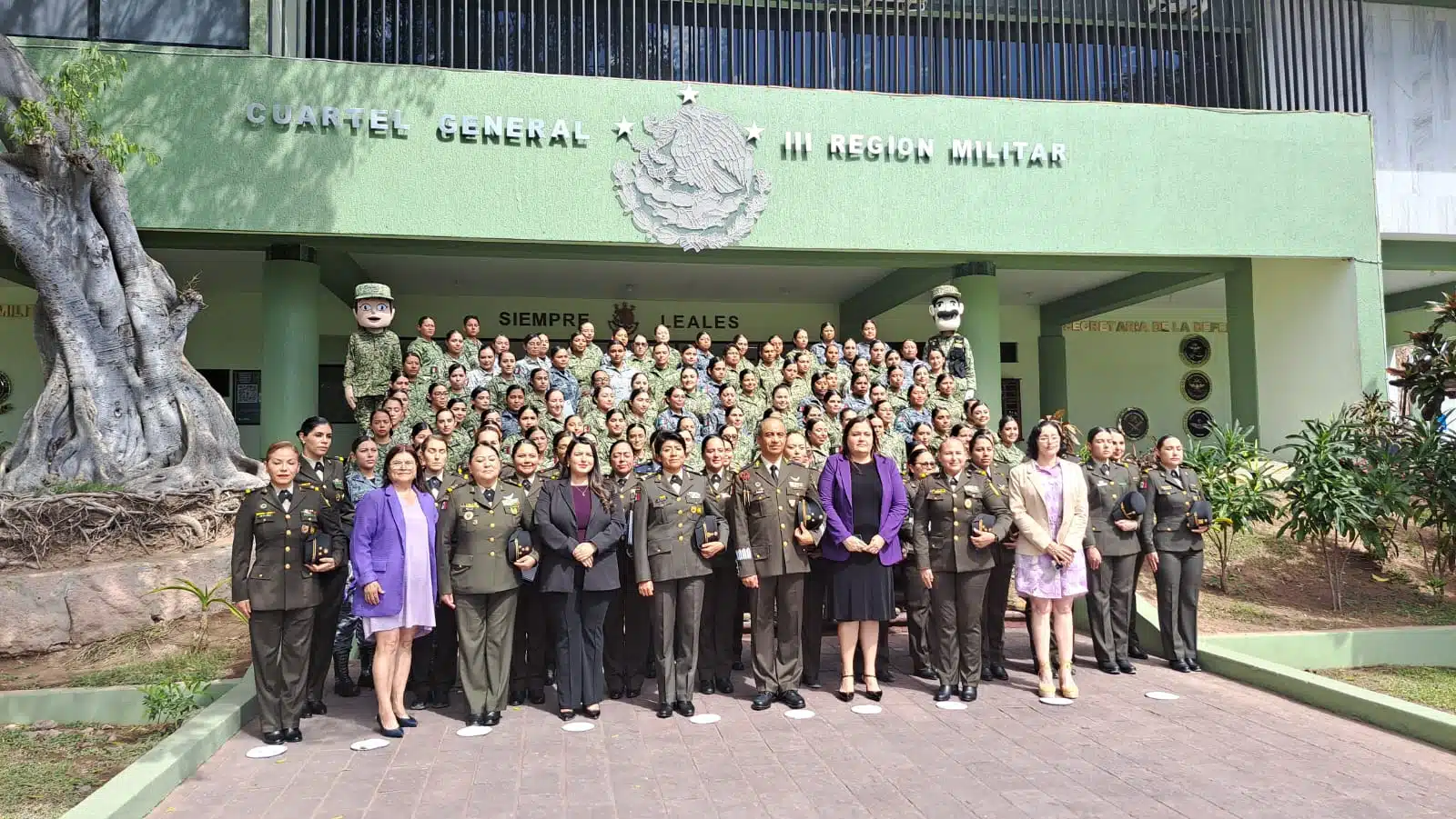 Defensa reconoce a mujeres militares