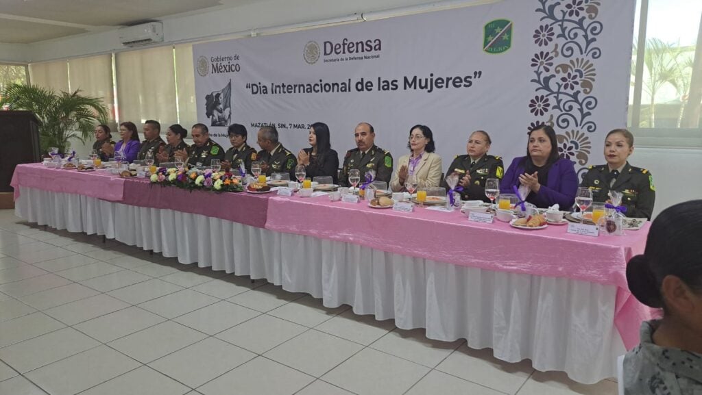 Defensa reconoce a mujeres militares