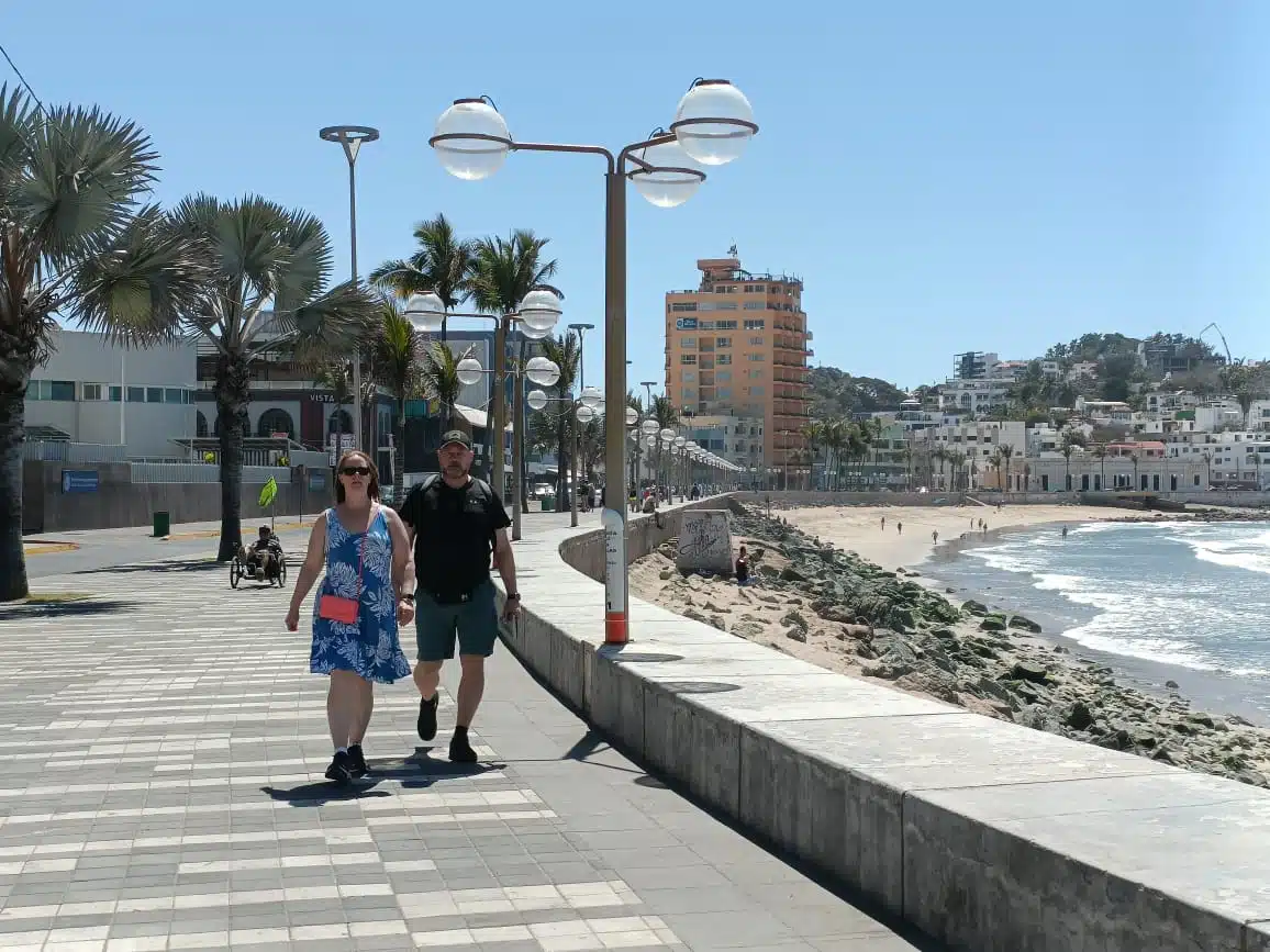 Turistas en distintas partes de Mazatlán