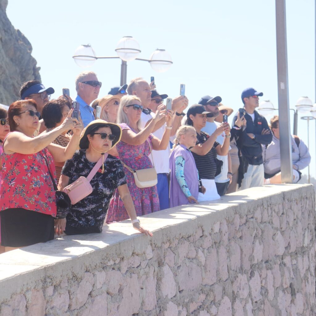 Turistas en distintas partes de Mazatlán