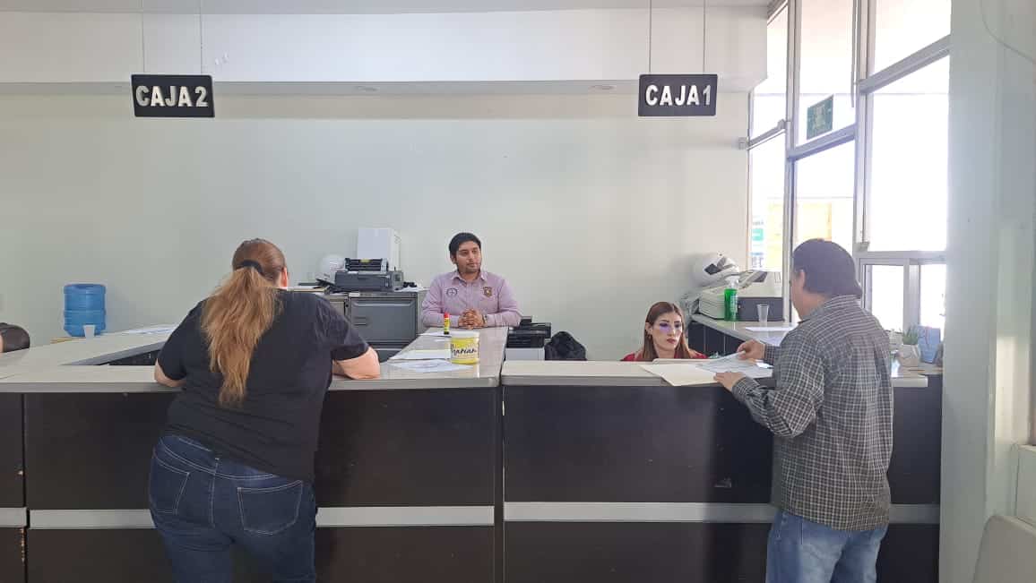 Oficinas del Ayuntamiento conflictuando el pago para servicios básicos