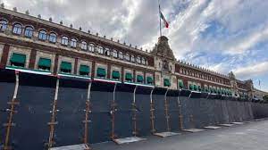 Palacio Nacional con vallas