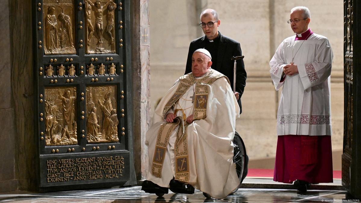 Papa Francisco ya no necesita ventilación mecánica y 