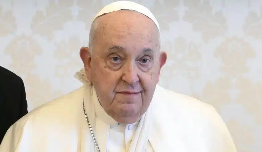 Tras crisis respiratoria, Vaticano confirma que el papa Francisco pasó una “noche tranquila”