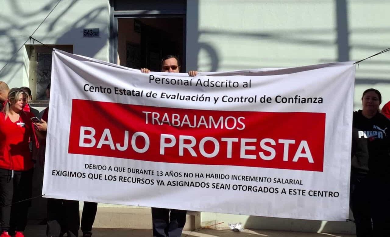 Personal del Centro de Evaluación y Control de Confianza en Sinaloa trabaja bajo protesta